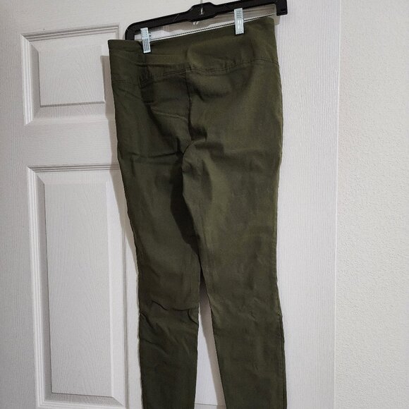 Worthington Skinny Pull On Slacks in Olive Green size 4 Like New - Picture 2 of 3